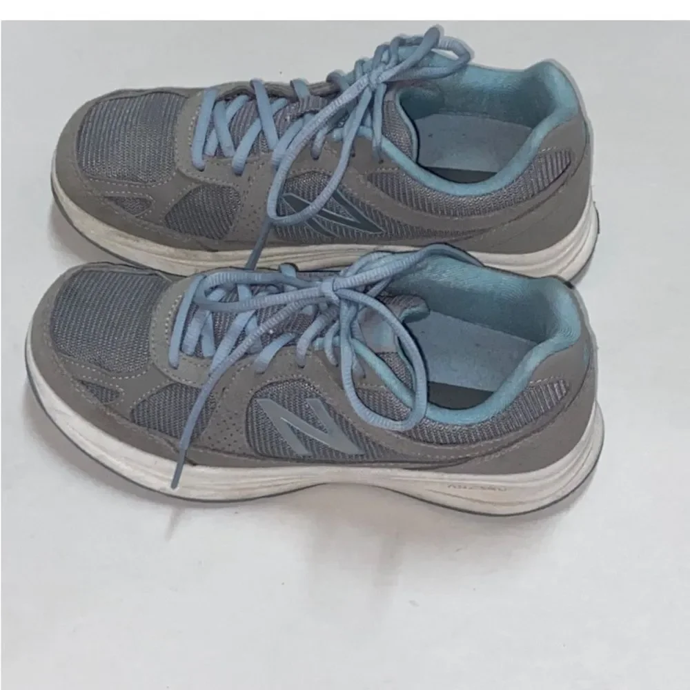 New Balance 877 v1 Light Gray and Blue Walking Shoes Size M6-7 W7.5-8.5